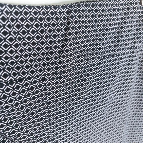 Chico’s So Slimming Womens 1.5 Black White Geo Ankle Pants Trousers Medium 10 - Picture 3 of 6